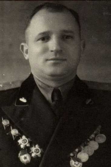 Владимир Павлович Тарасенко, лейтенант, техник 103-го тяжелого танкового батальона. 